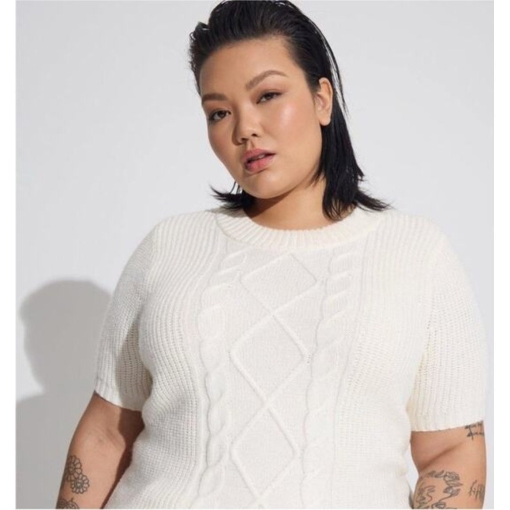 Torrid Cream White Cable Knit Short Sleeve Crew Neck Sweater Size 2 2X